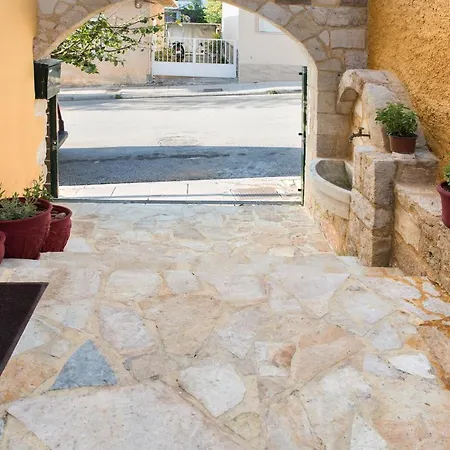 아파트 Dominic Chania 2 *